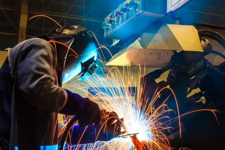 Industrial dismantling in a factory